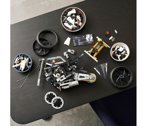 LEGO Technic™ 42130 BMW M 1000 RR - 1035519 - zdjęcie 12